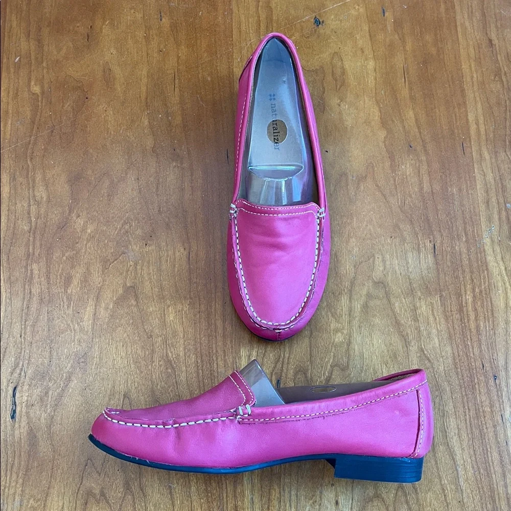 Naturalizer Simmons Coral Pink Leather Loafers w/Cushioned Suede Insoles.  7.5W - Picture 4 of 10